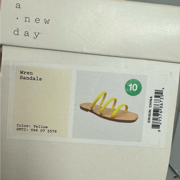 A New Day Wren Sandals Size 10 Color Yellow - Picture 8 of 8